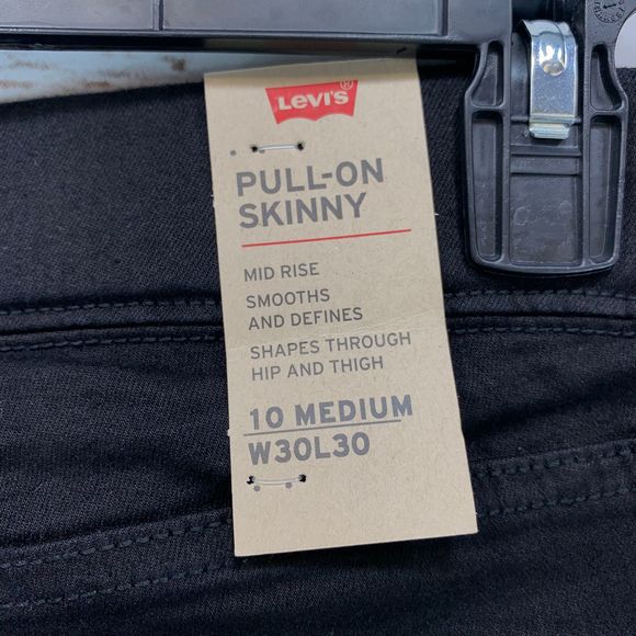 Levi's Totally Shaping Pull-on Skinny Jeans - Picture 6 of 6